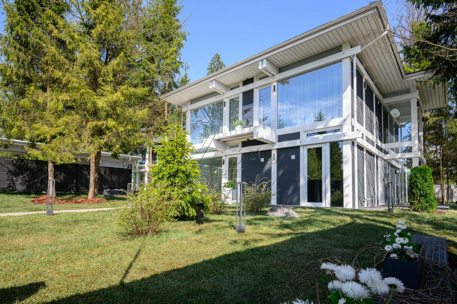 2-этажный коттедж 294 м² с отделкой