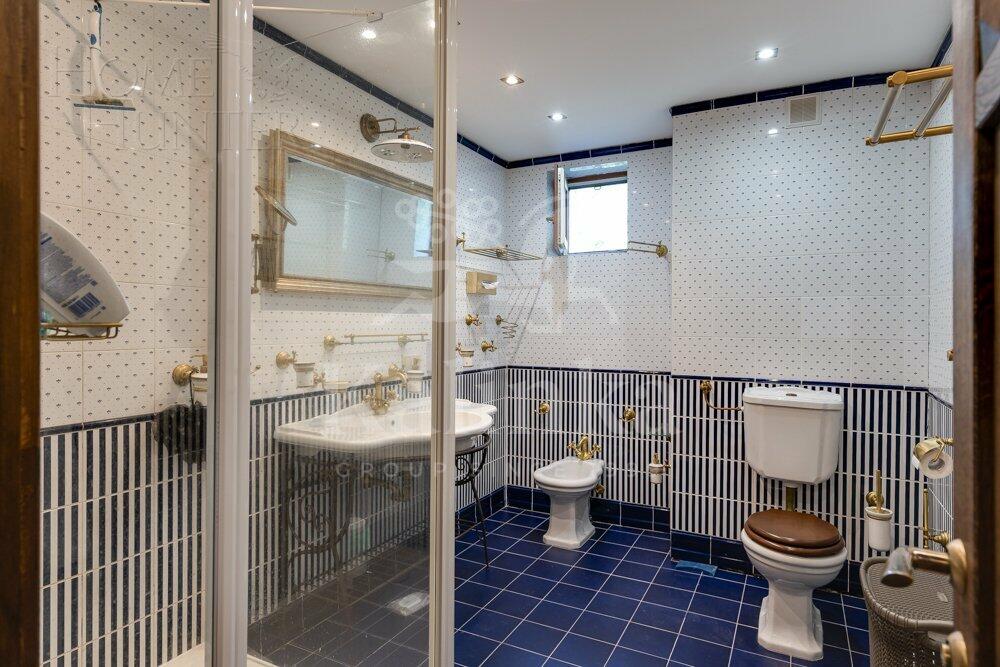 3-этажный коттедж 550 м² с отделкой