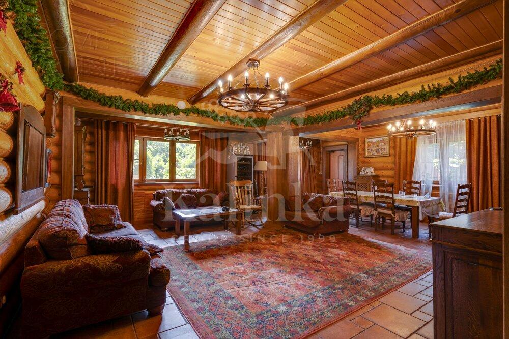3-этажный коттедж 550 м² с отделкой