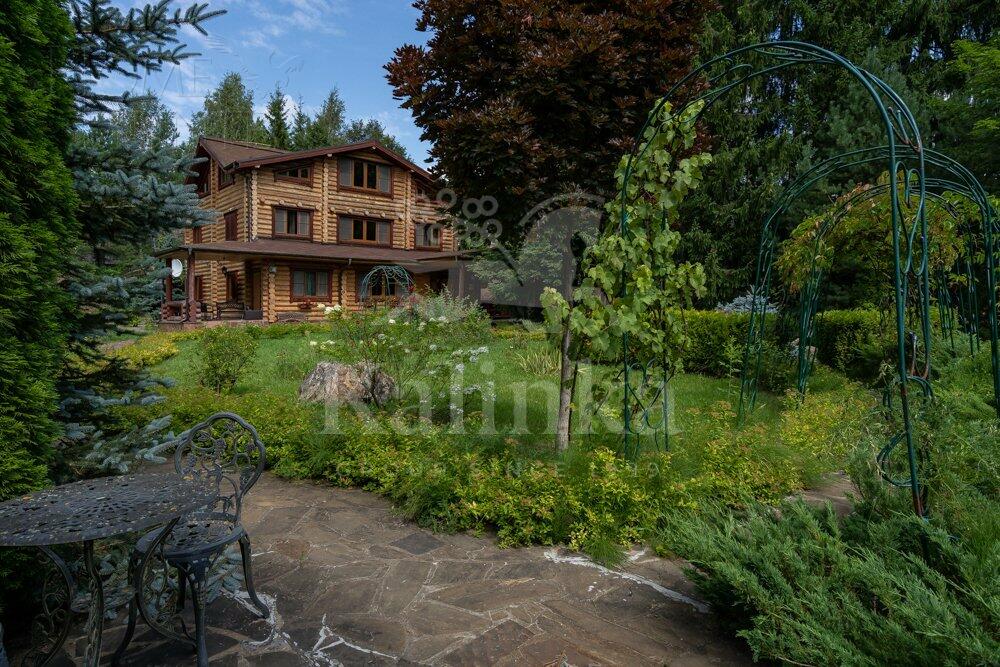 3-этажный коттедж 550 м² с отделкой