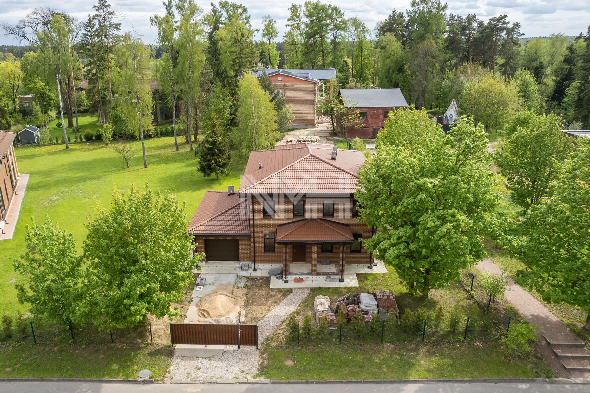 2-этажный коттедж 285 м² без отделки