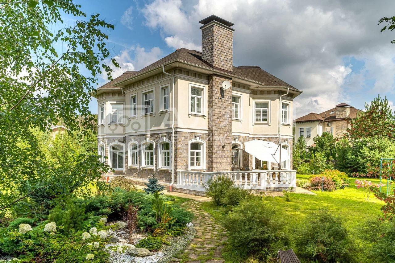 2-этажный коттедж 300 м² с отделкой