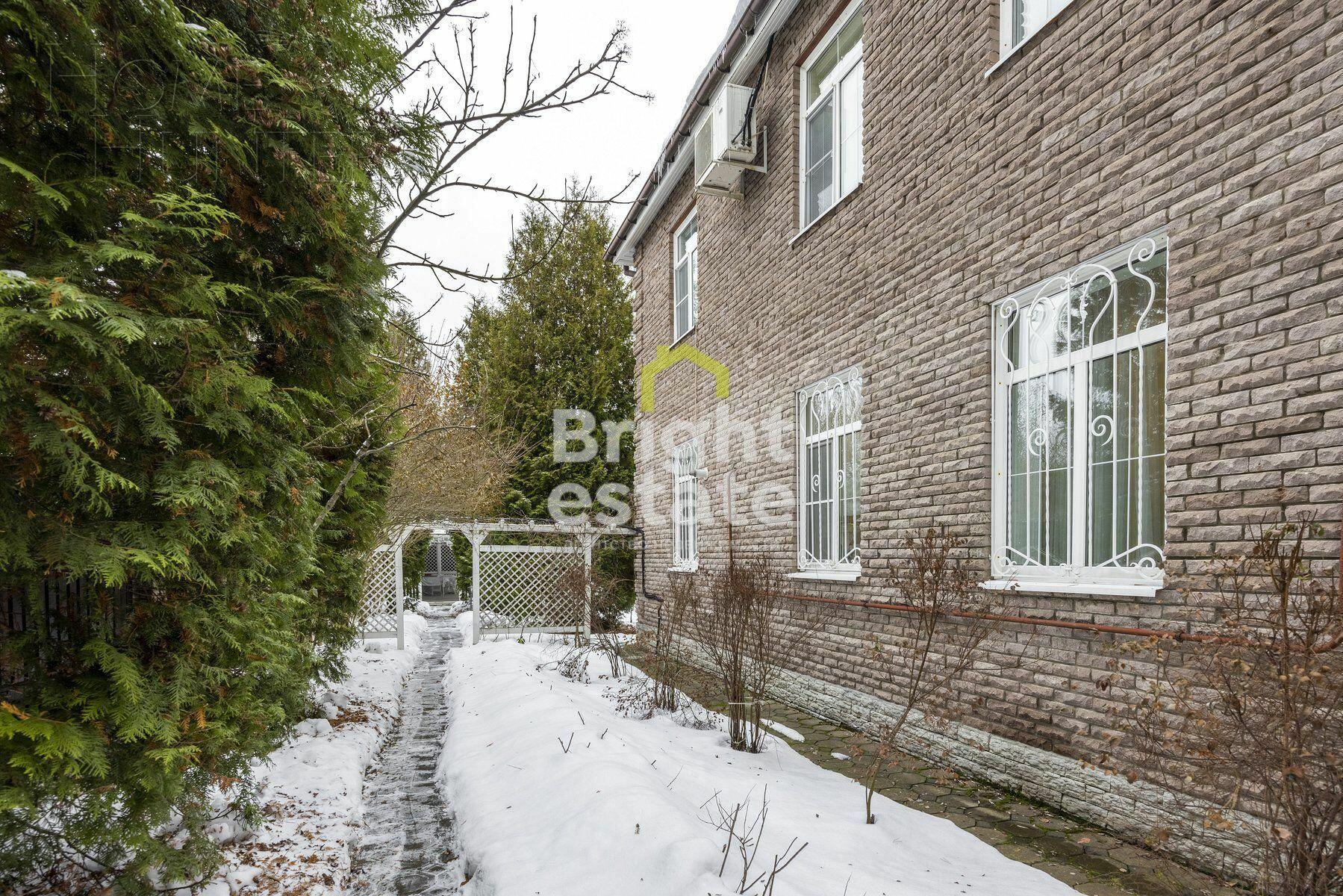 2-этажный коттедж 300 м² с отделкой