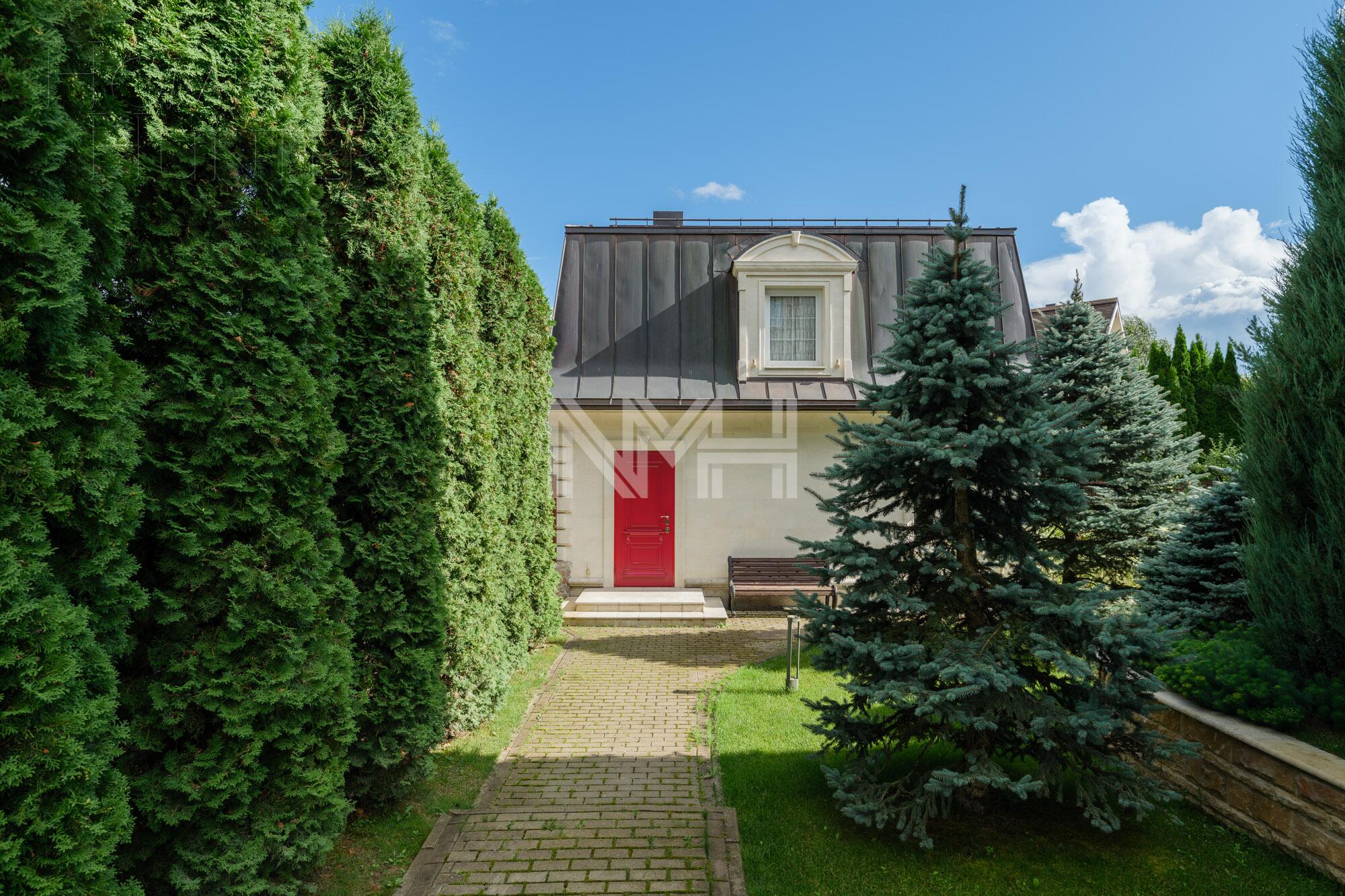 2-этажный коттедж 300 м² с отделкой