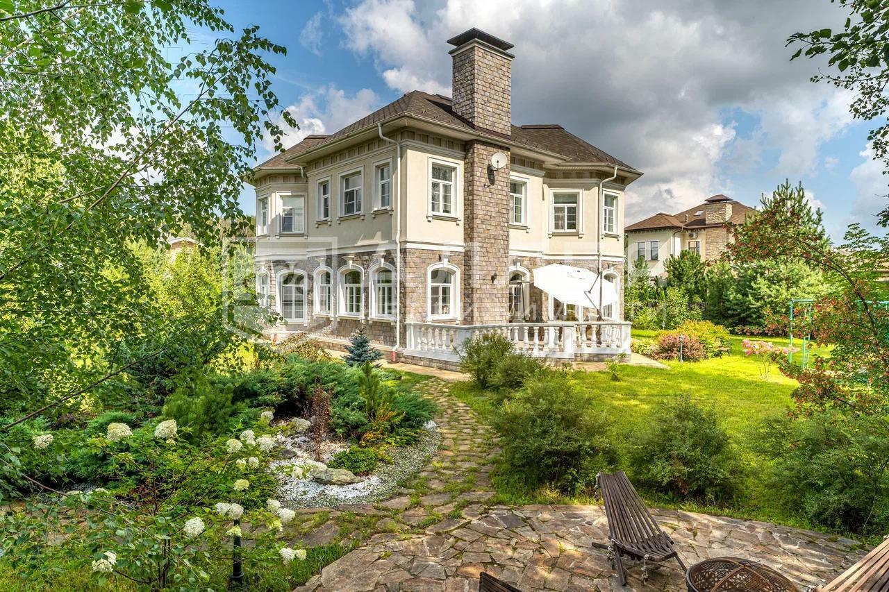 2-этажный коттедж 300 м² с отделкой