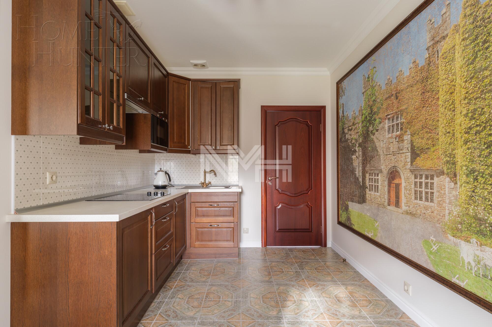 2-этажный коттедж 300 м² с отделкой