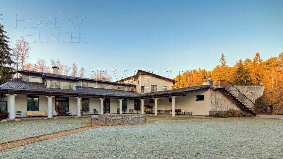 2-этажный коттедж 1 100 м² с отделкой