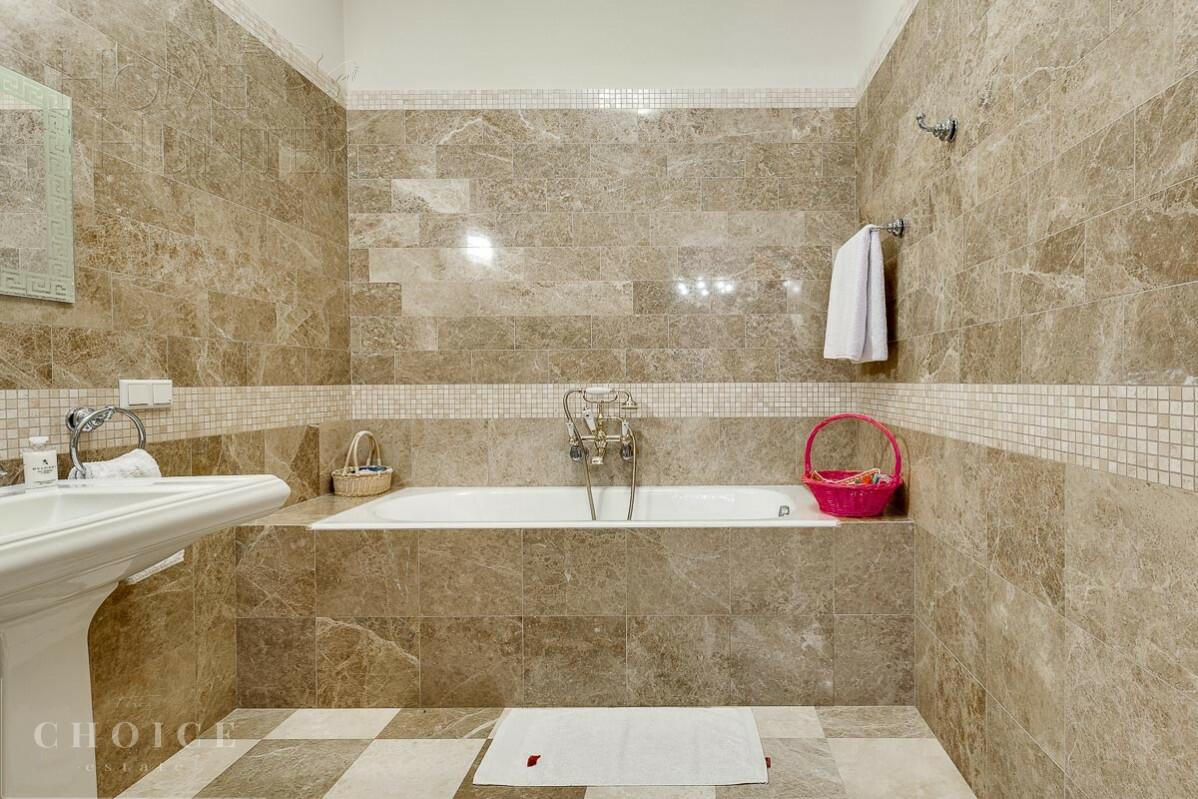 2-этажный коттедж 980 м² с отделкой