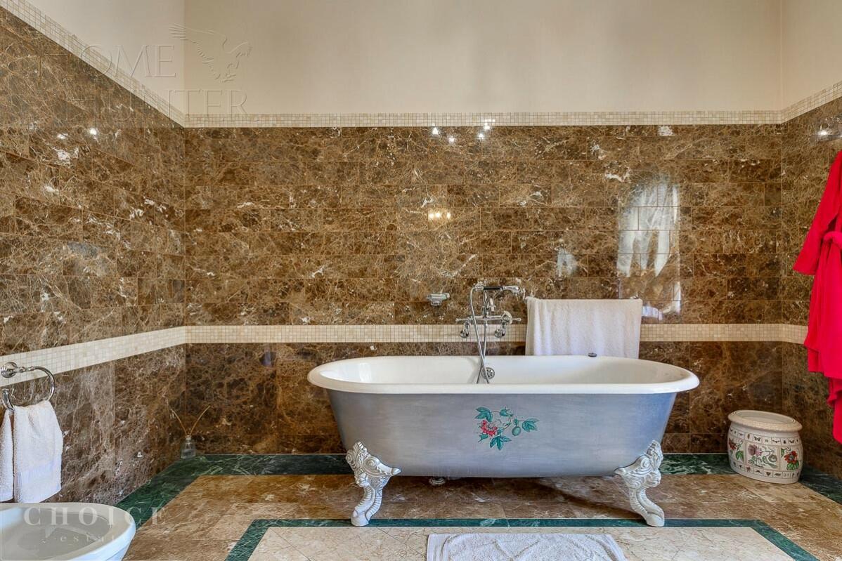 2-этажный коттедж 980 м² с отделкой