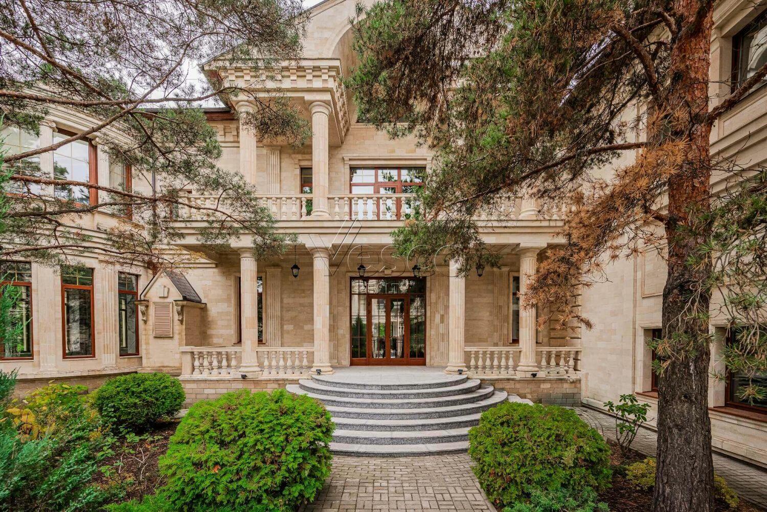 2-этажный коттедж 1 400 м² с отделкой