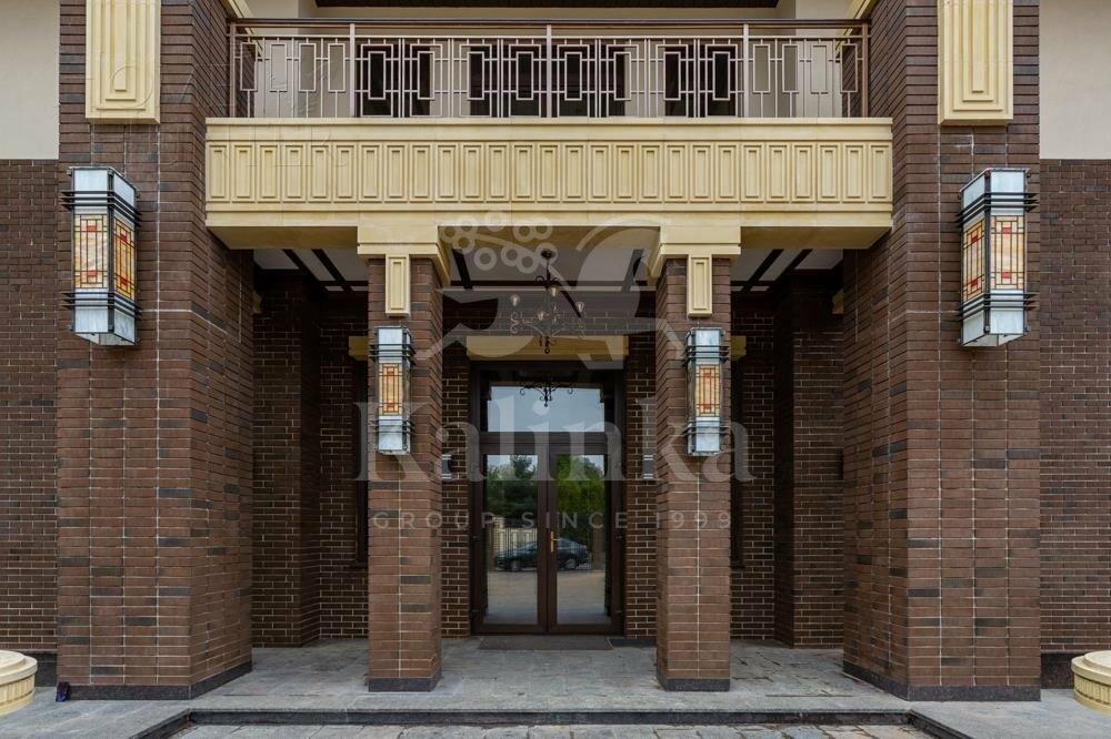 2-этажный коттедж 1 800 м² с отделкой