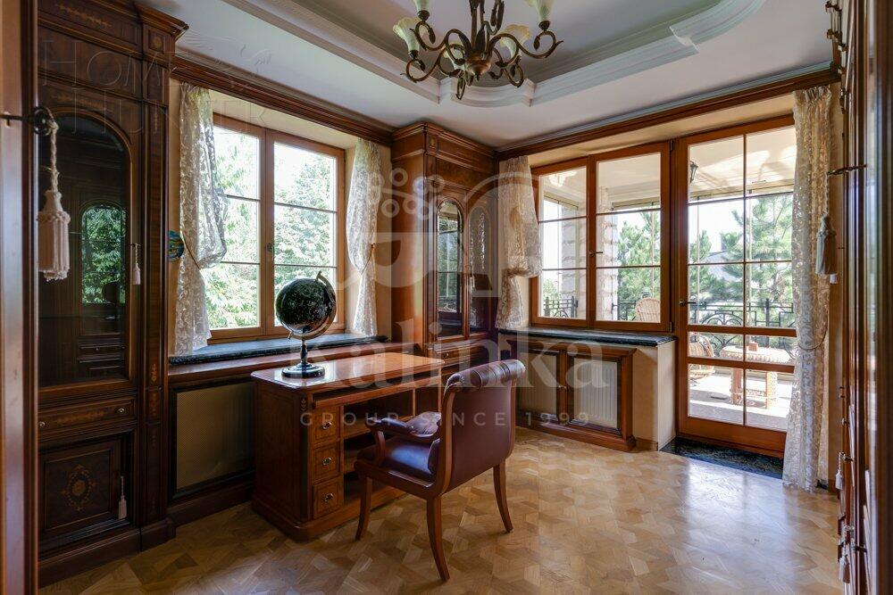 2-этажный коттедж 1 400 м² с отделкой