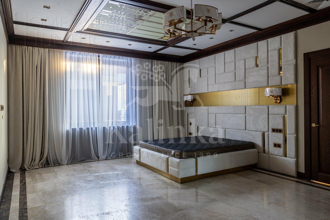 2-этажный коттедж 1 800 м² с отделкой