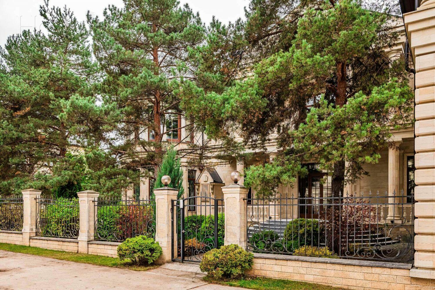 2-этажный коттедж 1 400 м² с отделкой