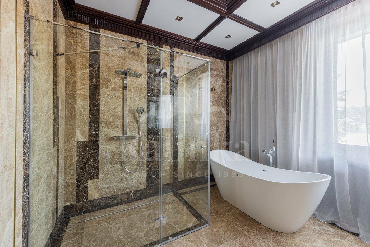 2-этажный коттедж 1 800 м² с отделкой