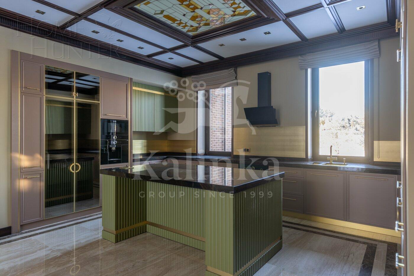 2-этажный коттедж 1 800 м² с отделкой