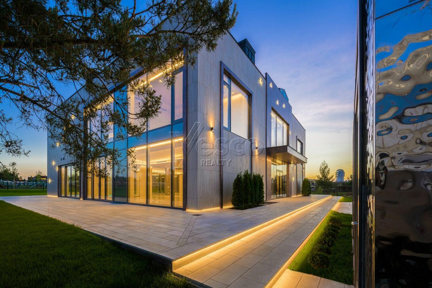 2-этажный коттедж 1 500 м² с отделкой