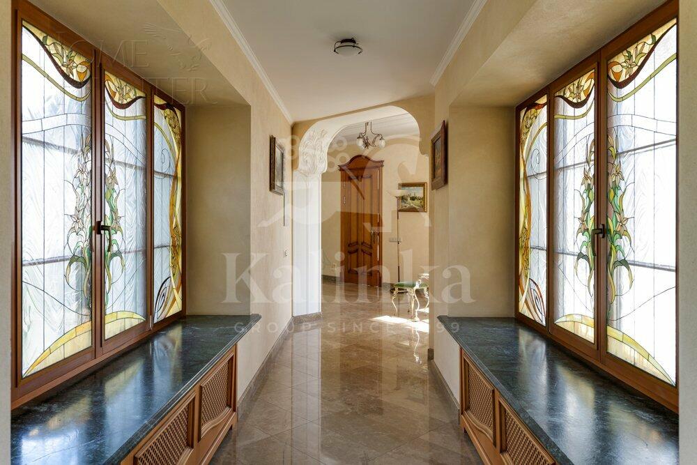 2-этажный коттедж 1 400 м² с отделкой