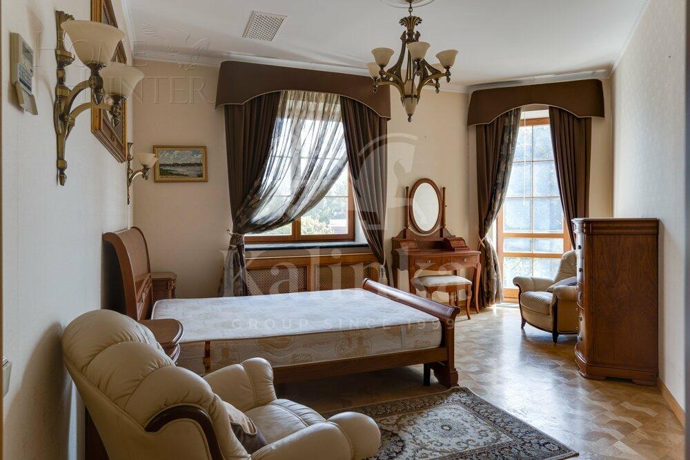 2-этажный коттедж 1 400 м² с отделкой