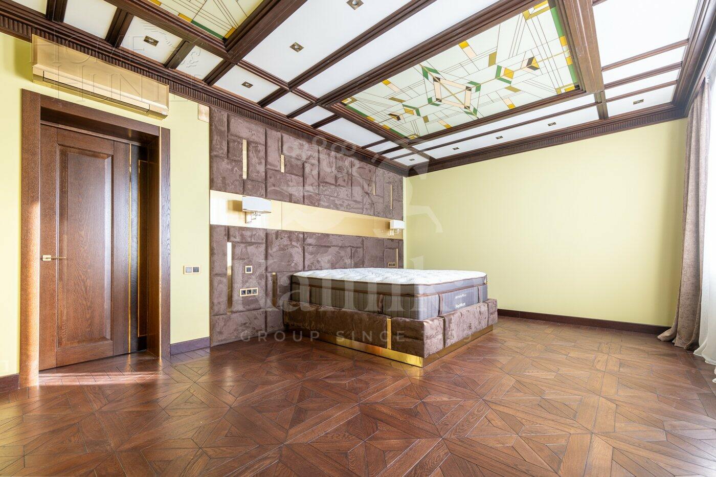 2-этажный коттедж 1 800 м² с отделкой
