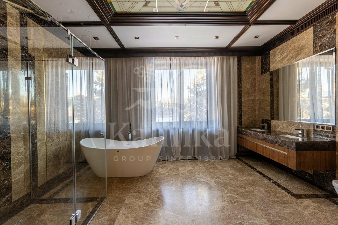 2-этажный коттедж 1 800 м² с отделкой
