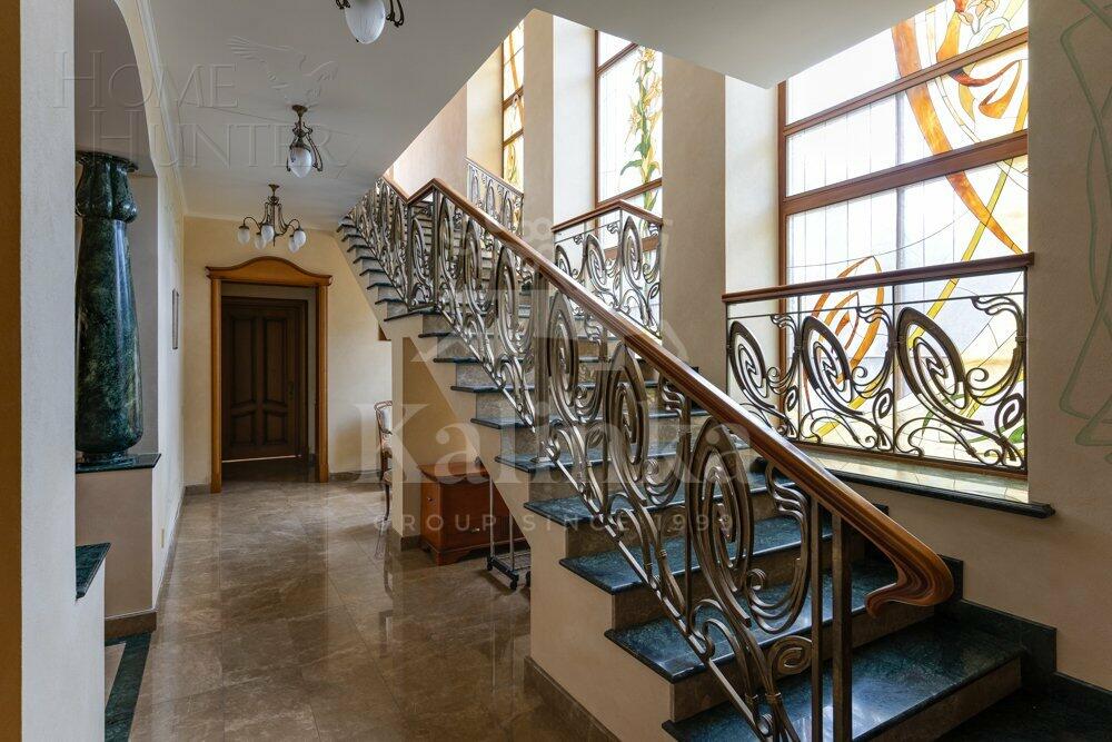 2-этажный коттедж 1 400 м² с отделкой