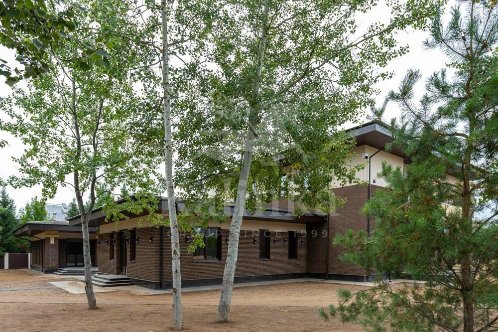 2-этажный коттедж 1 800 м² с отделкой