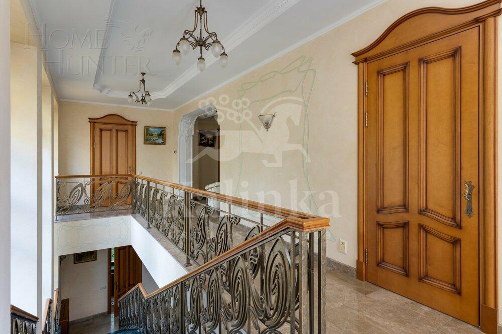 2-этажный коттедж 1 400 м² с отделкой