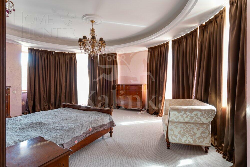 2-этажный коттедж 1 400 м² с отделкой