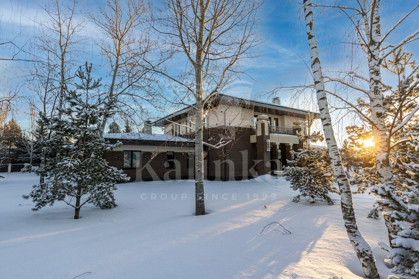 2-этажный коттедж 1 800 м² с отделкой