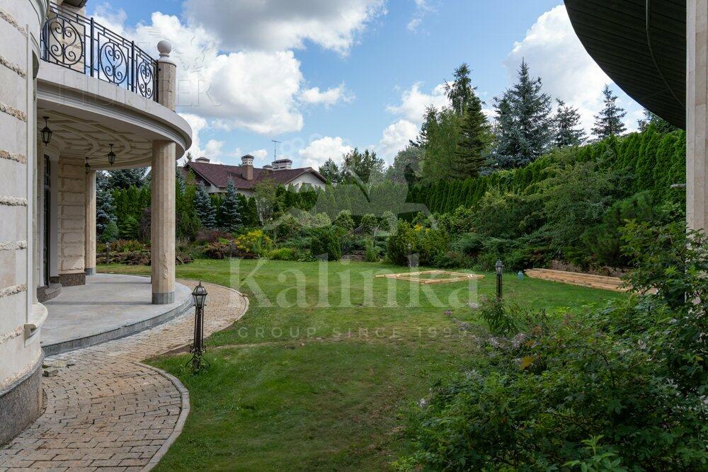 2-этажный коттедж 1 400 м² с отделкой