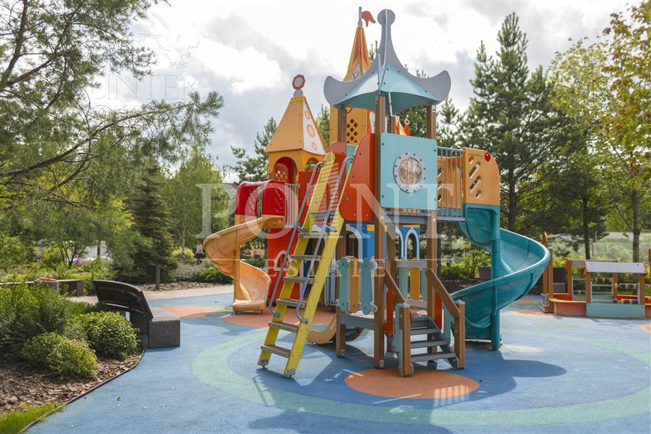 3-этажный таунхаус 240 м² без отделки