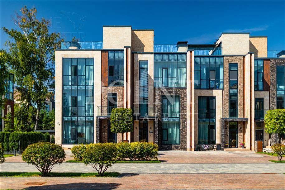 3-этажный таунхаус 310 м² с отделкой