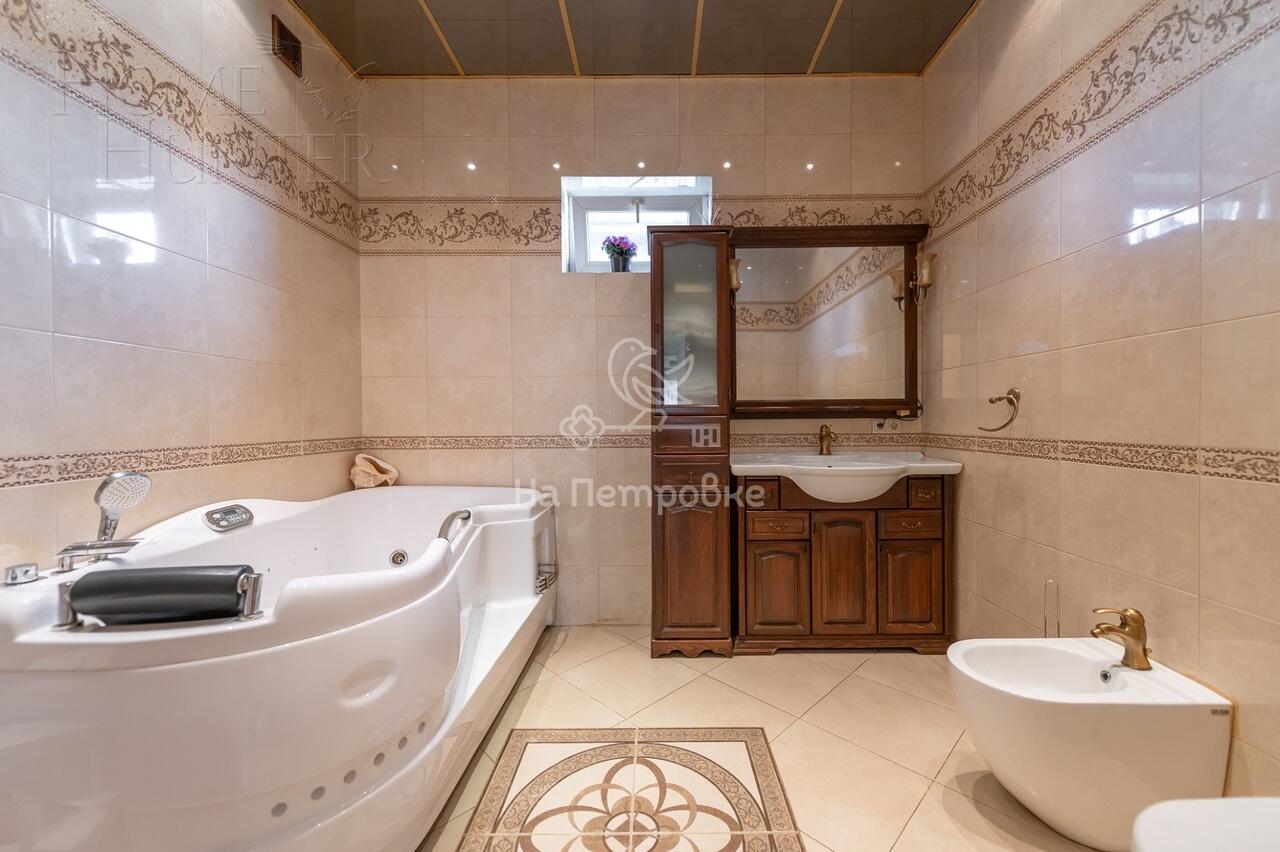 3-этажный коттедж 422 м² с отделкой