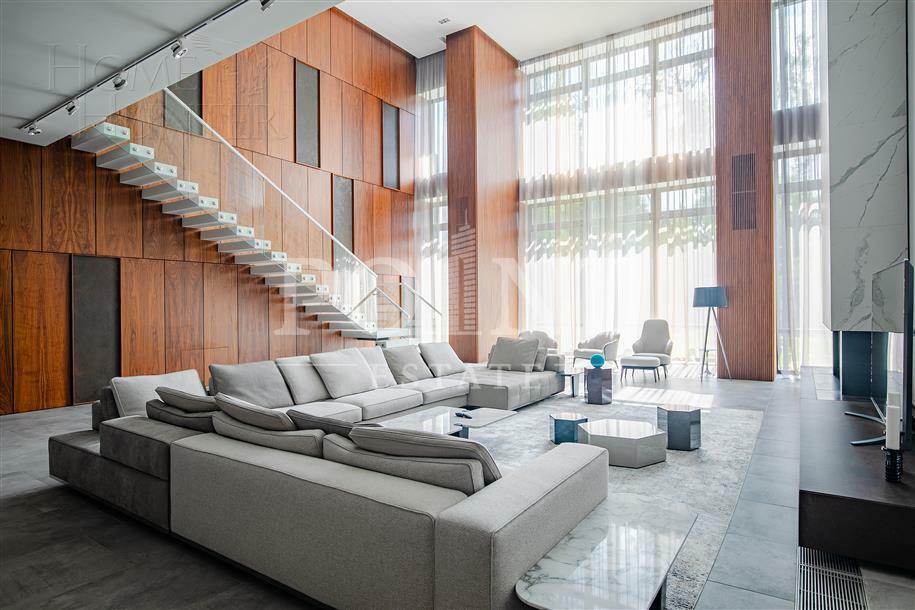 2-этажный коттедж 1 000 м² с отделкой