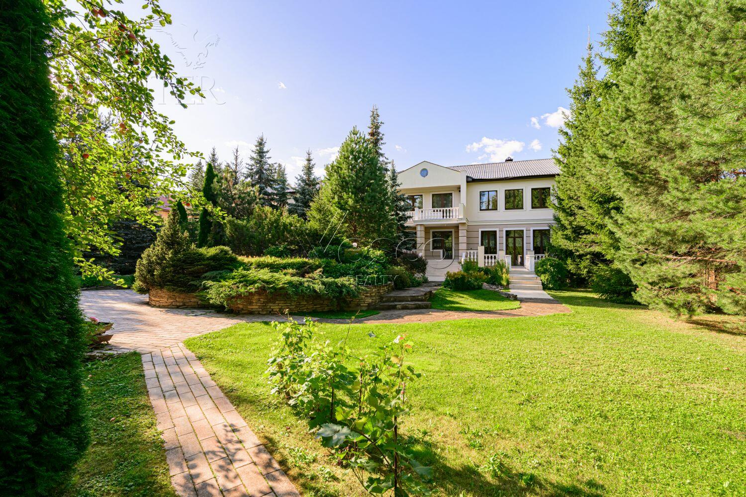 2-этажный коттедж 1 250 м² с отделкой