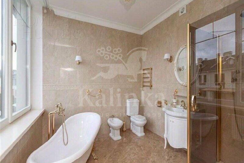 3-этажный таунхаус 240 м² с отделкой