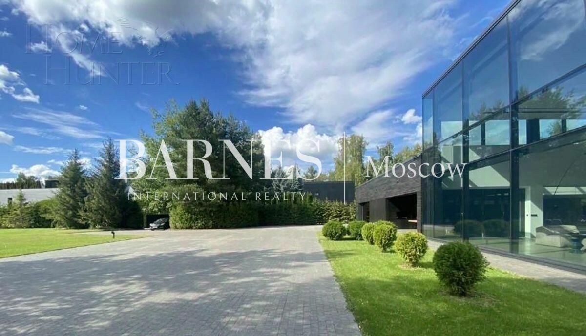 2-этажный коттедж 2 500 м² с отделкой