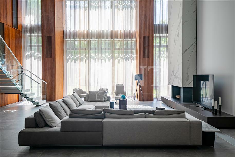 2-этажный коттедж 1 000 м² с отделкой