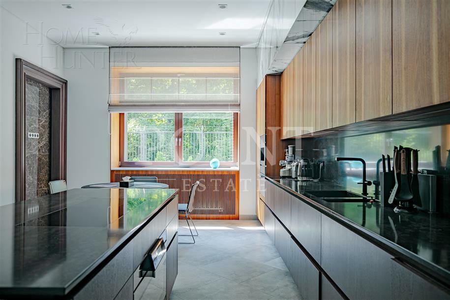 2-этажный коттедж 1 000 м² с отделкой