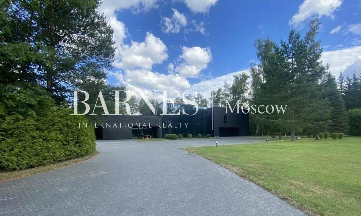 2-этажный коттедж 2 500 м² с отделкой