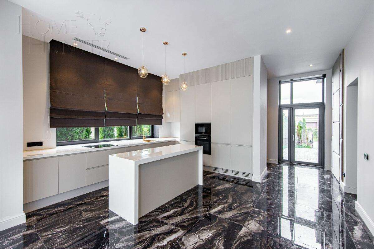 2-этажный коттедж 995 м² с отделкой