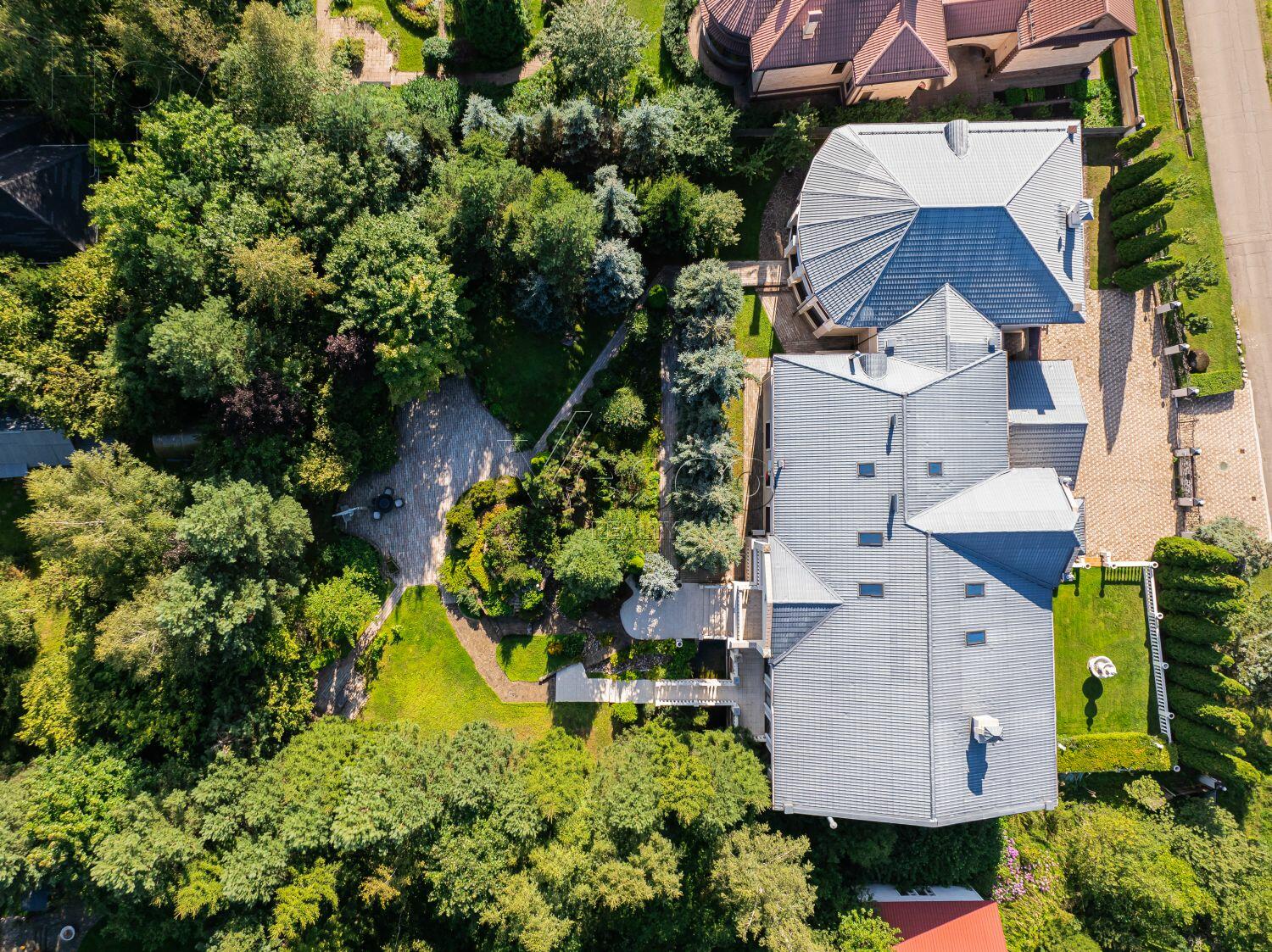 2-этажный коттедж 1 250 м² с отделкой