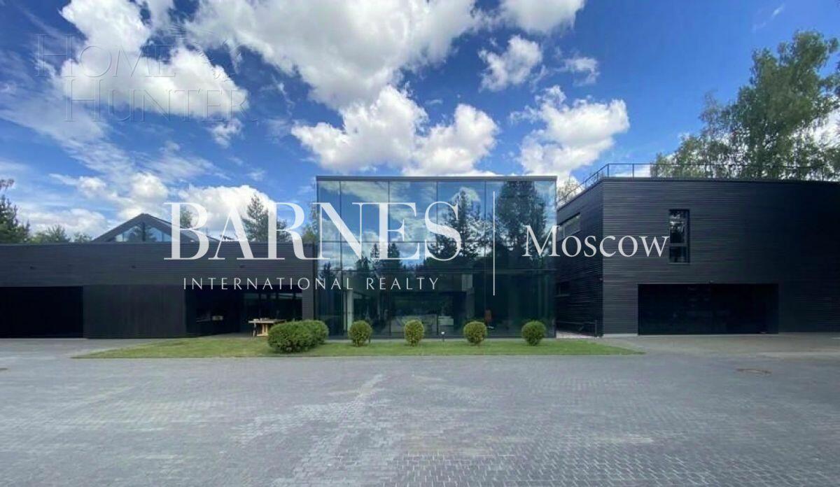 2-этажный коттедж 2 500 м² с отделкой