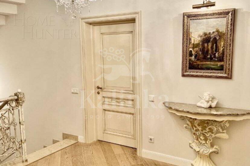 3-этажный таунхаус 240 м² с отделкой