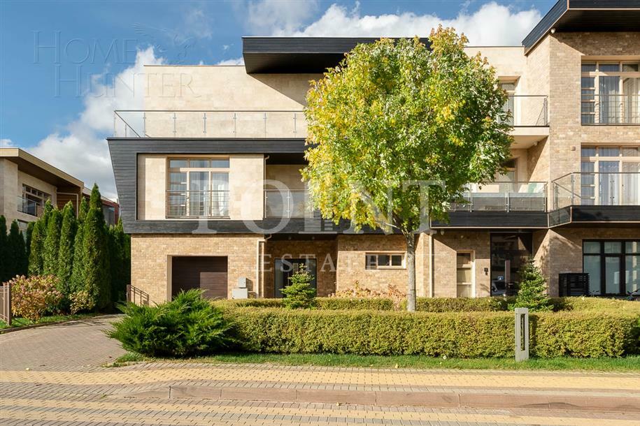 3-этажный таунхаус 264 м² с отделкой