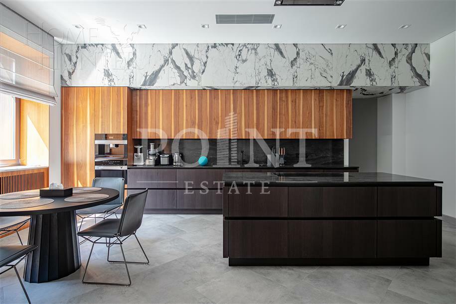 2-этажный коттедж 1 000 м² с отделкой