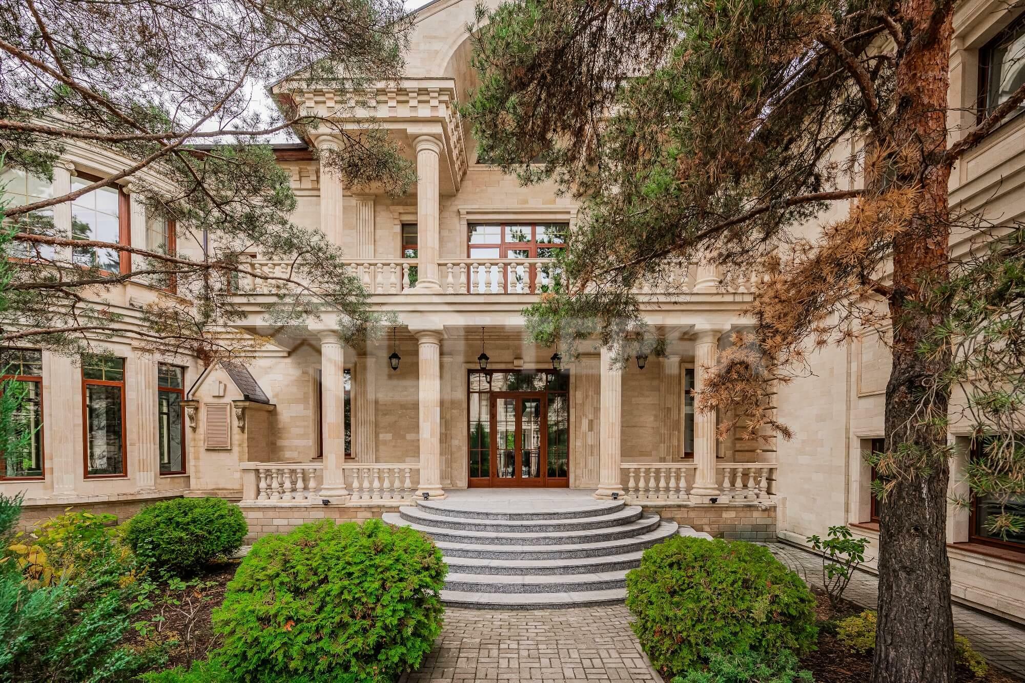 2-этажный коттедж 1 400 м² с отделкой