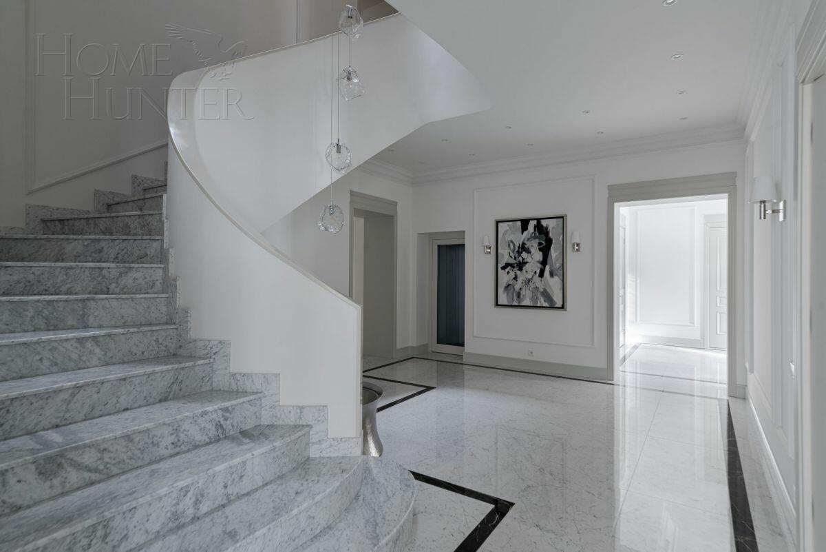 2-этажный коттедж 1 250 м² с отделкой