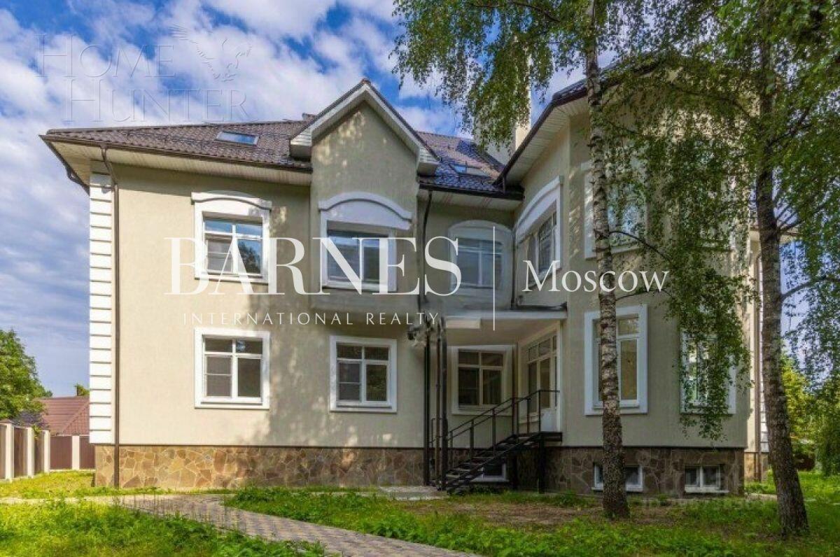 2-этажный коттедж 1 054 м² с отделкой